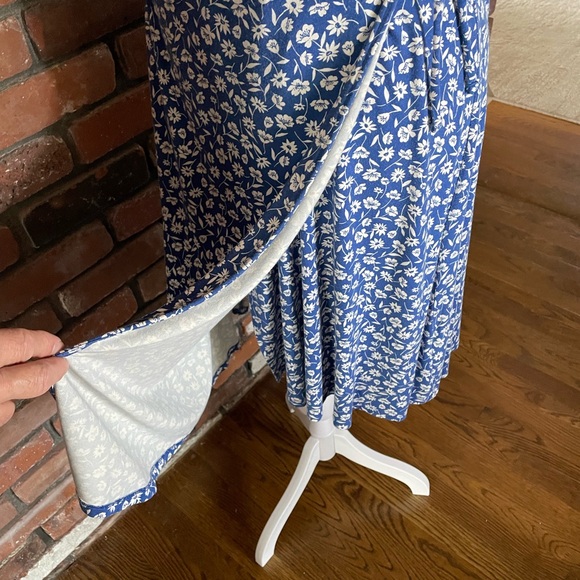Blue and White Floral Wrap-Style Below Knee Summer Dress, Sz L - Picture 7 of 11